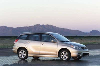 Автостекла Toyota Matrix E130 c установкой в Москве